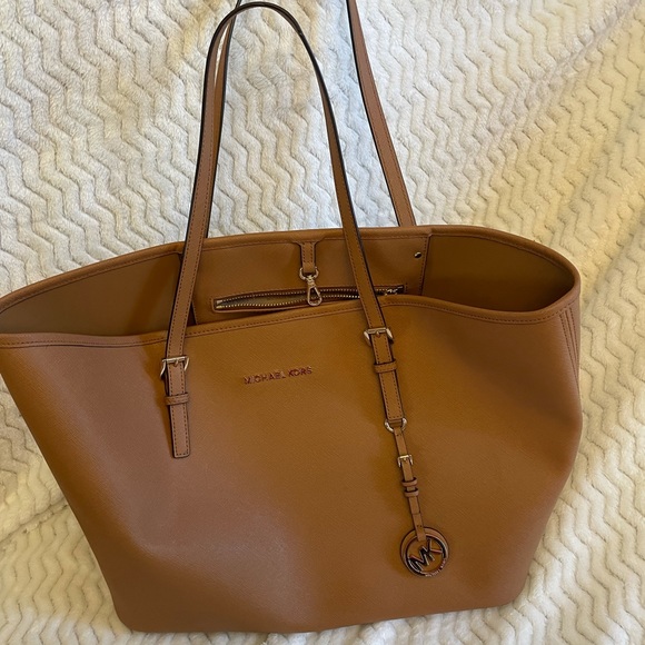 Michael Kors - Picture 1 of 10